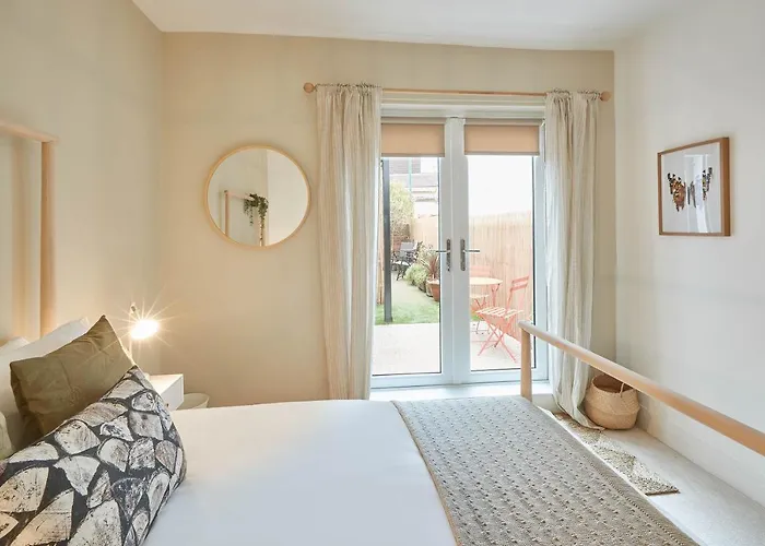 Host & Stay - Retreat By The Sea